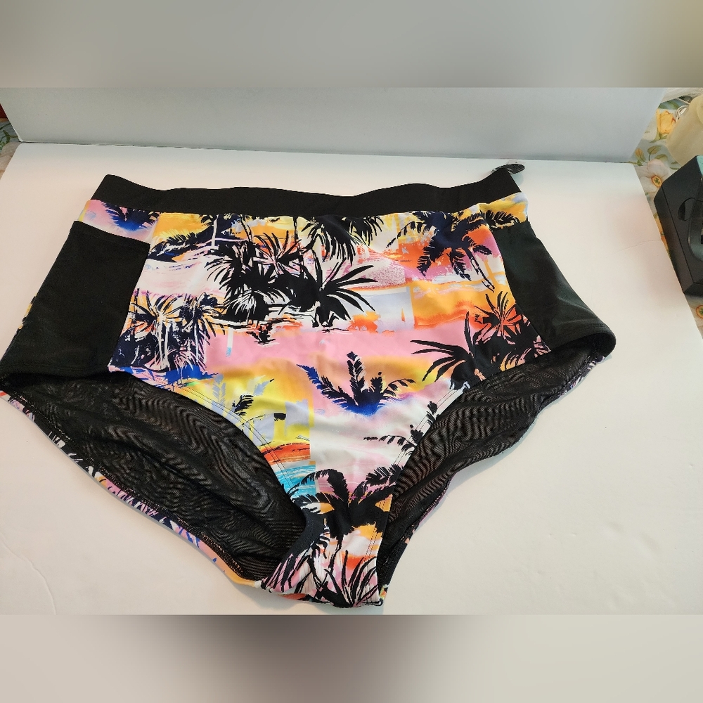 Women’s Plus Size Torrid Ultra High Rise Bottoms Beach Bathing Suit Size: 3X
